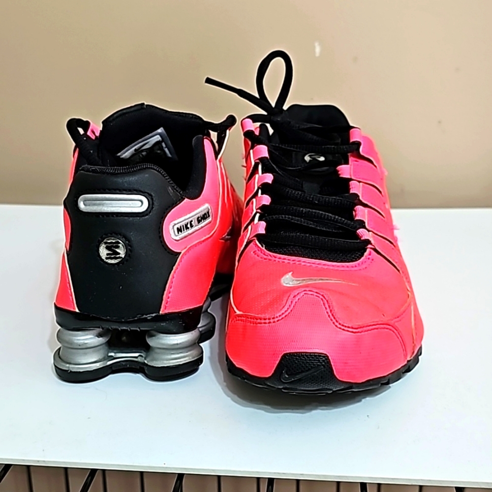 Nike Shox NZ Hyper Pink/Metallic Silver/Black Women's Size 7-1/2